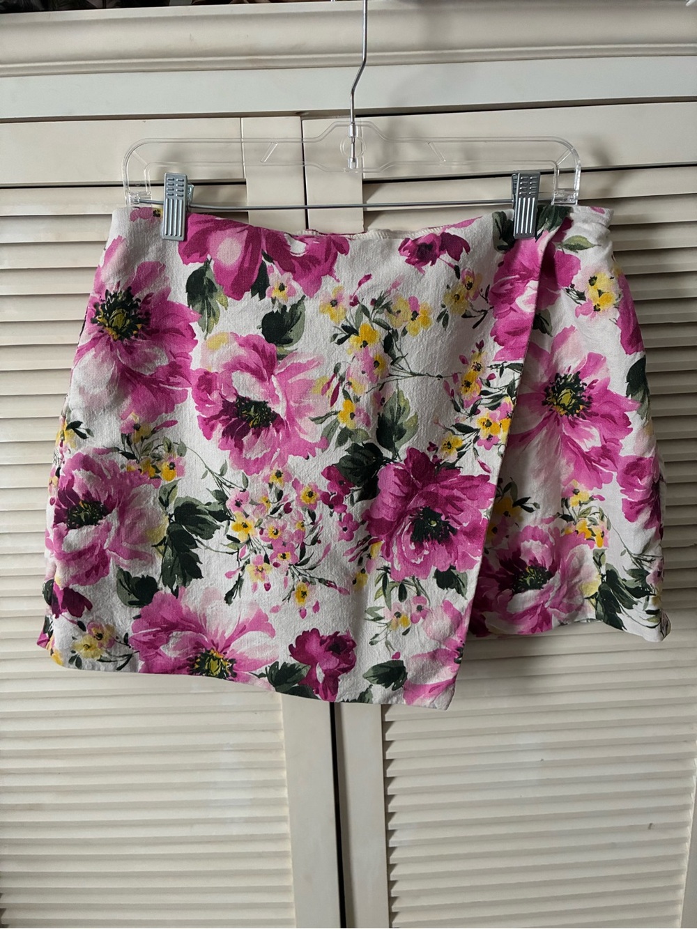 Abercrombie & Fitch Pink Floral Wrap-Style Mini Skort